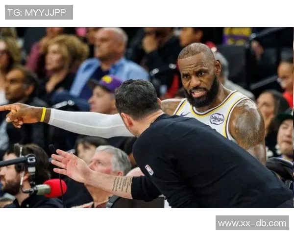 雷迪克谈勒布朗回归后球队进攻问题指出缺乏章法的现象