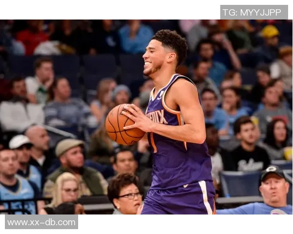 布克与中文布克合影互动投篮视频引发球迷热议